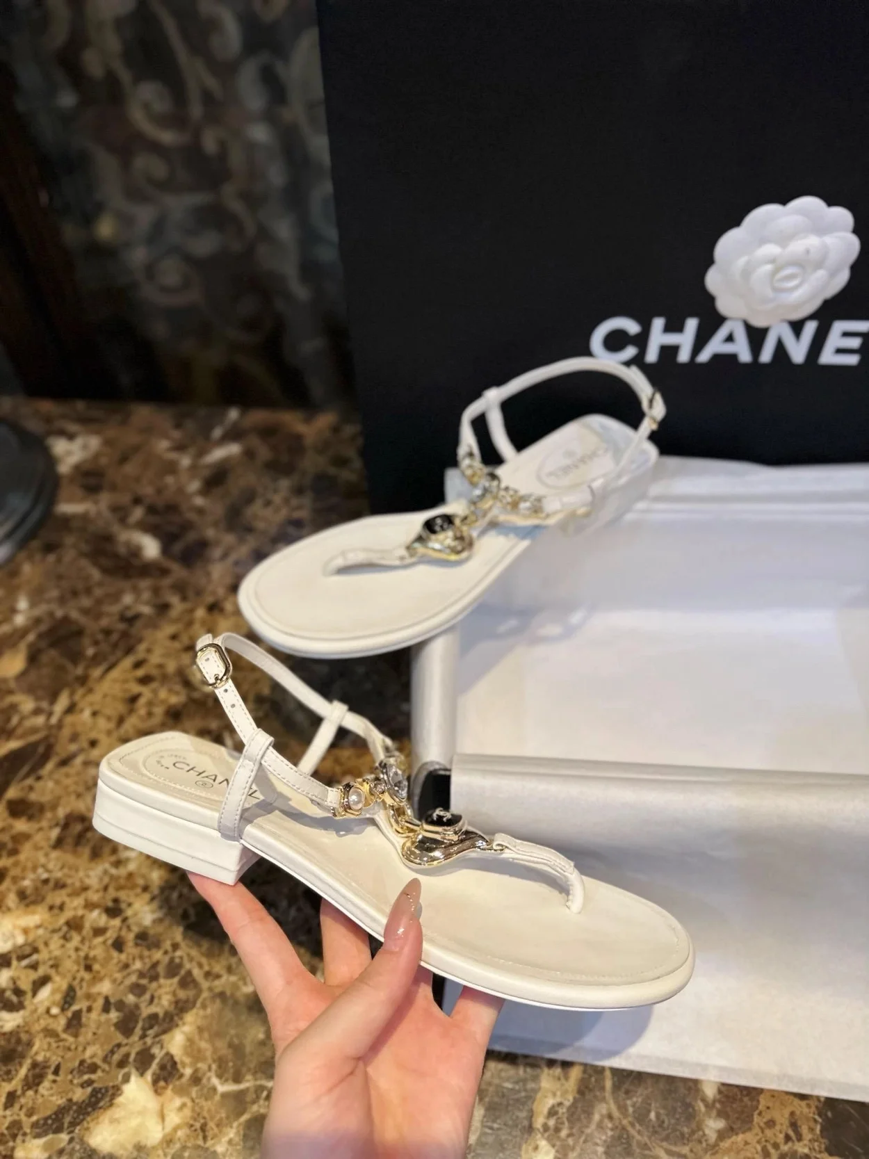 샤넬 CC HEART 주얼 샌들