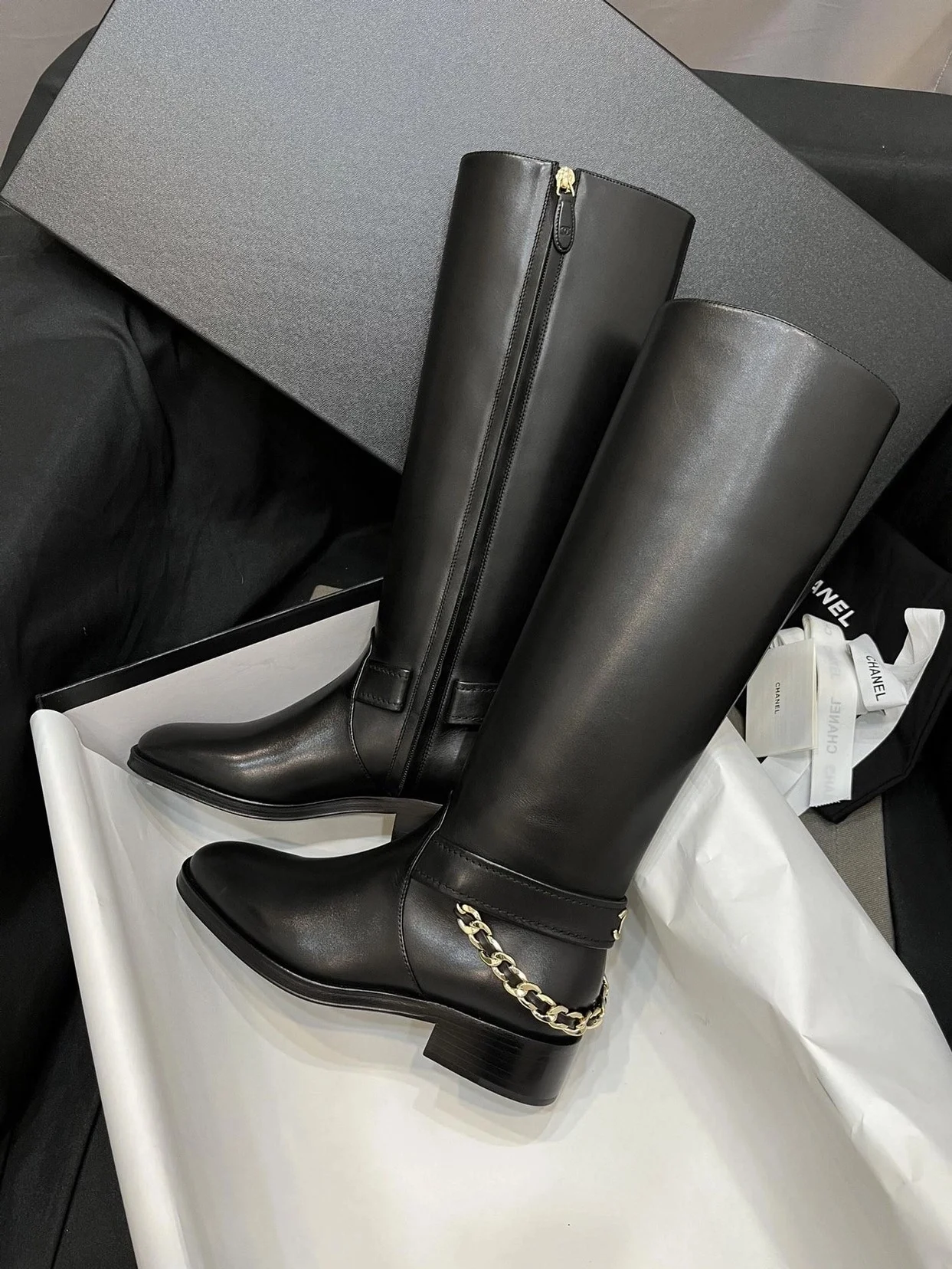 샤넬 하이 부츠 카프스킨 골드 메탈 & 블랙