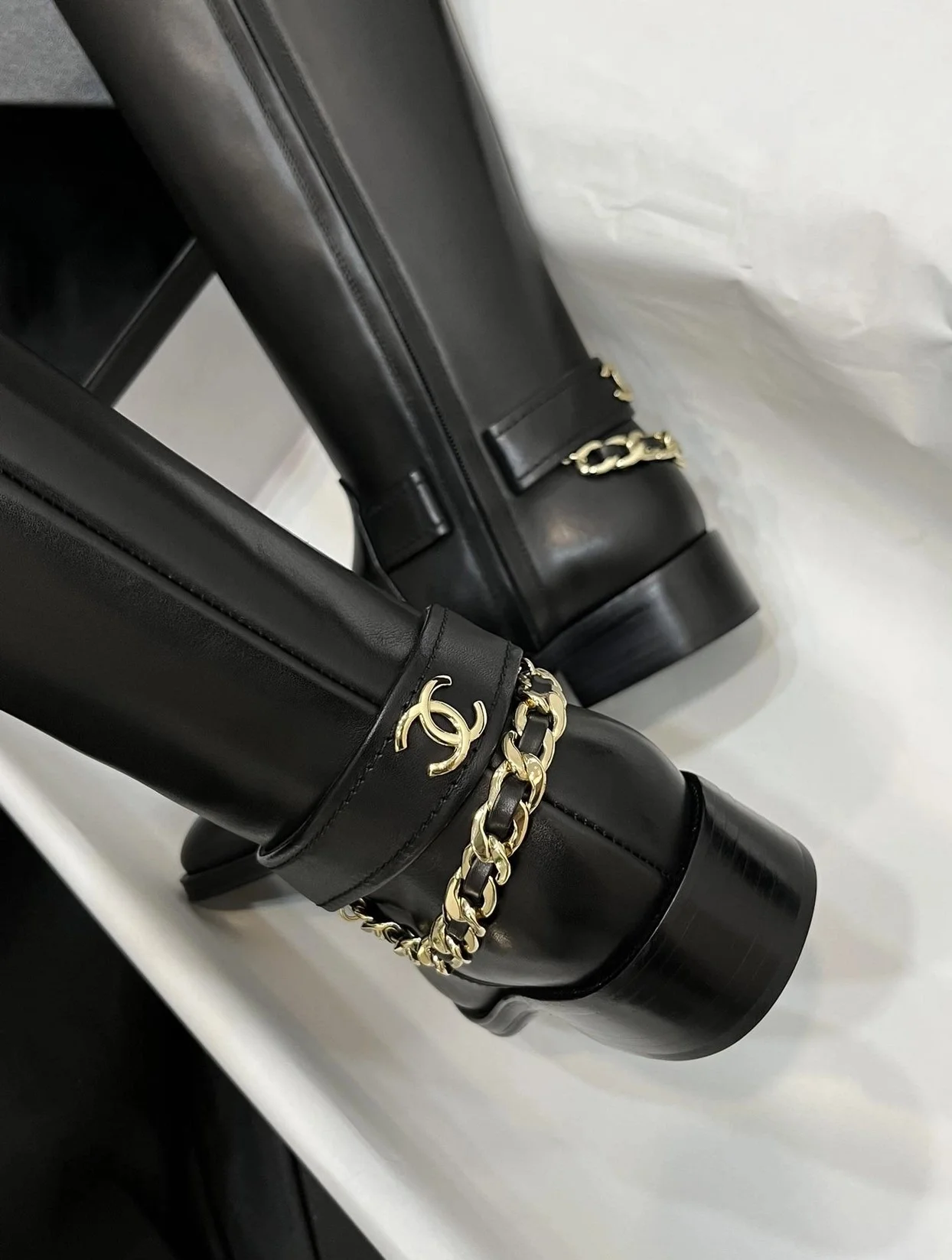 샤넬 하이 부츠 카프스킨 골드 메탈 & 블랙