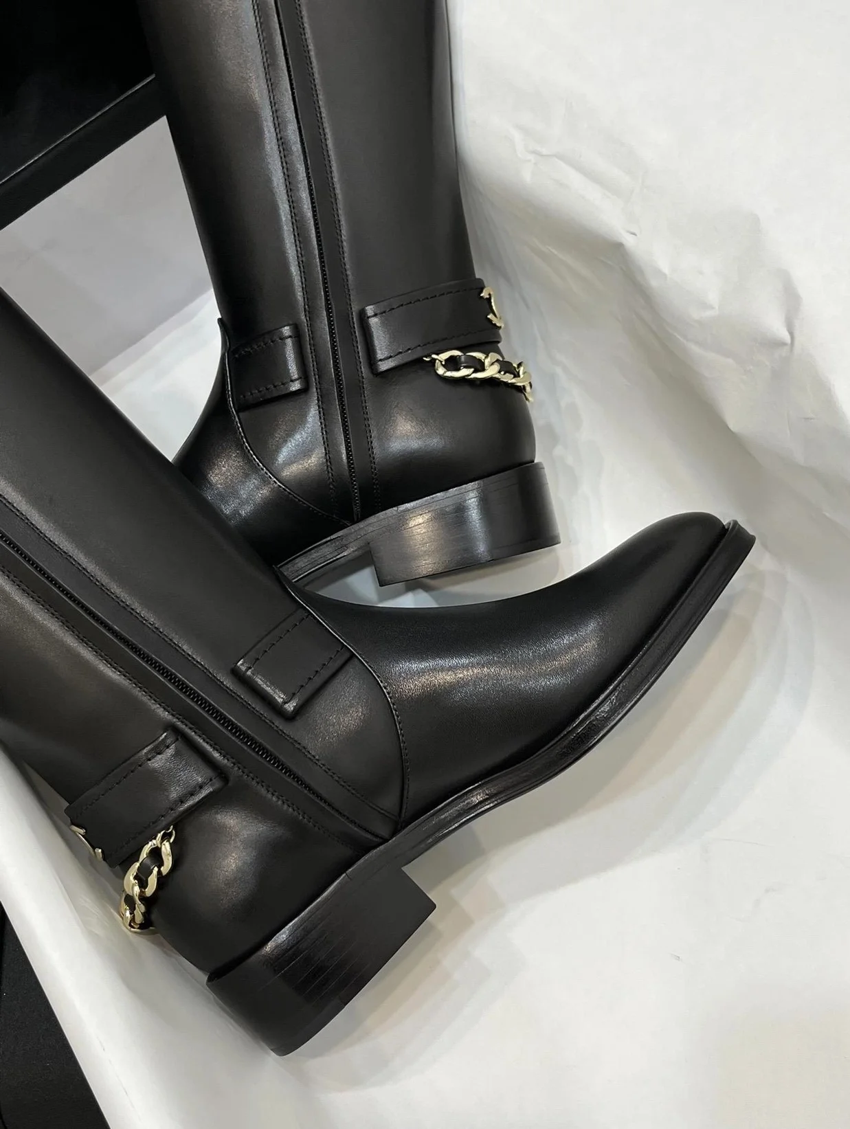 샤넬 하이 부츠 카프스킨 골드 메탈 & 블랙