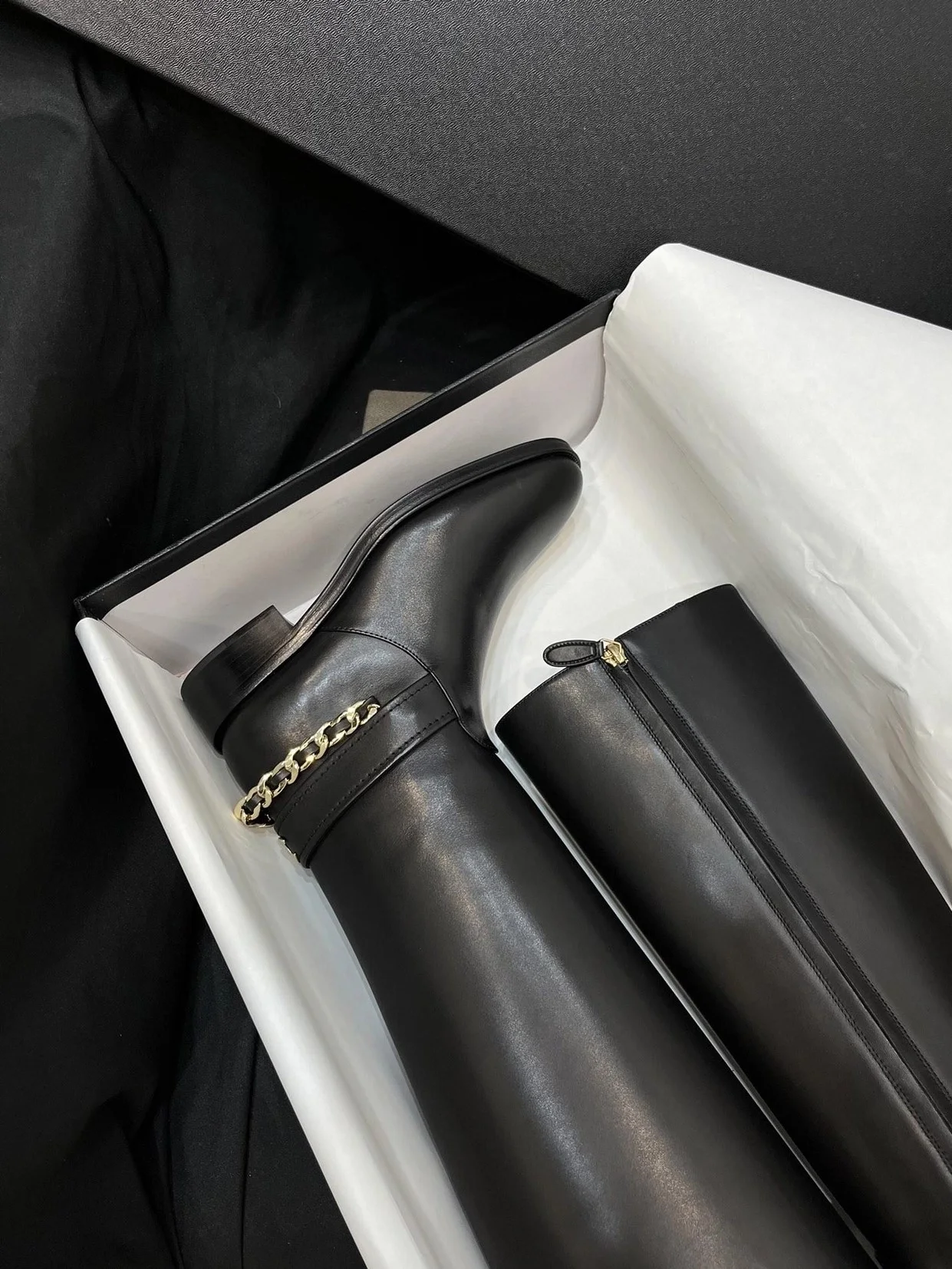 샤넬 하이 부츠 카프스킨 골드 메탈 & 블랙