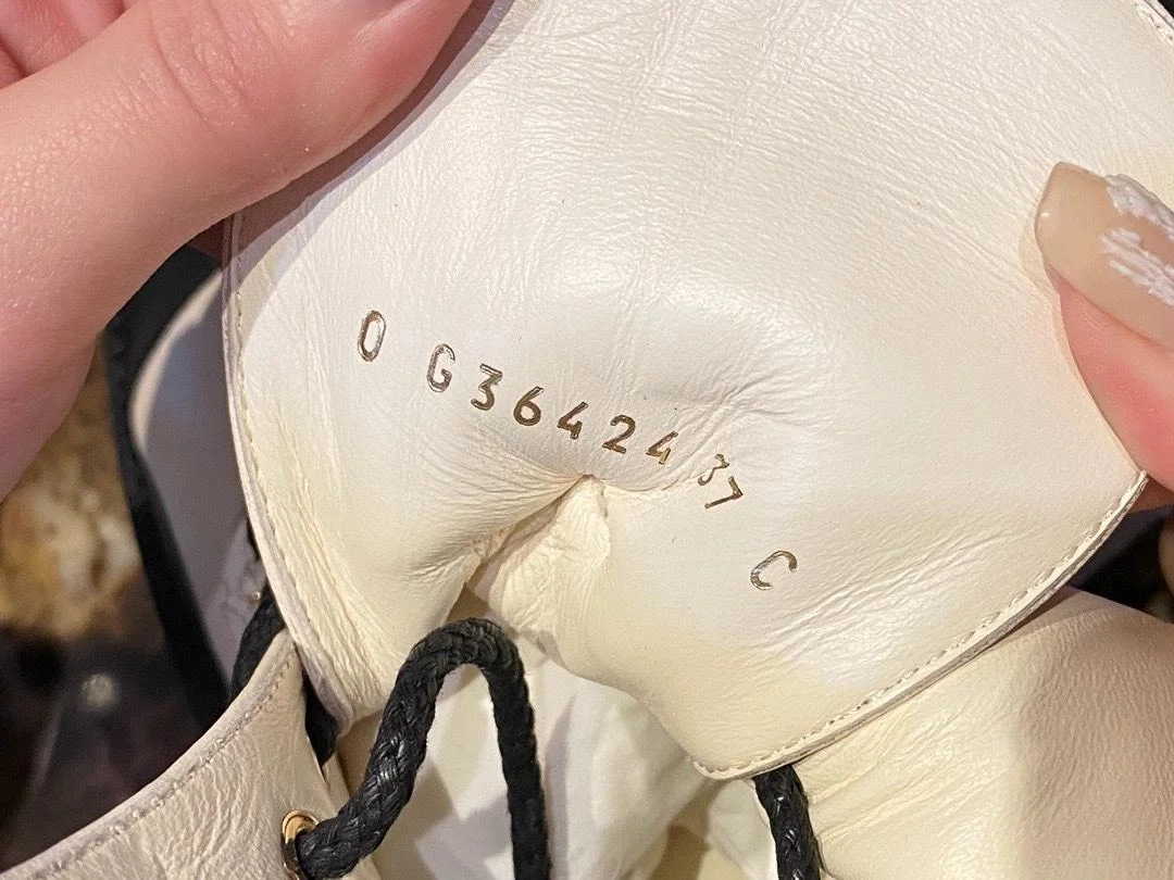 샤넬 레이스업 퀼팅 컴뱃 부츠 화이트