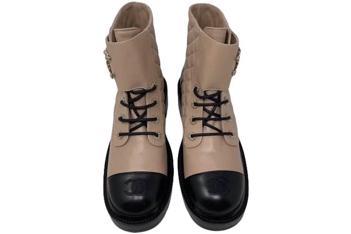 샤넬 레이스업 퀼팅 컴뱃 부츠 베이지