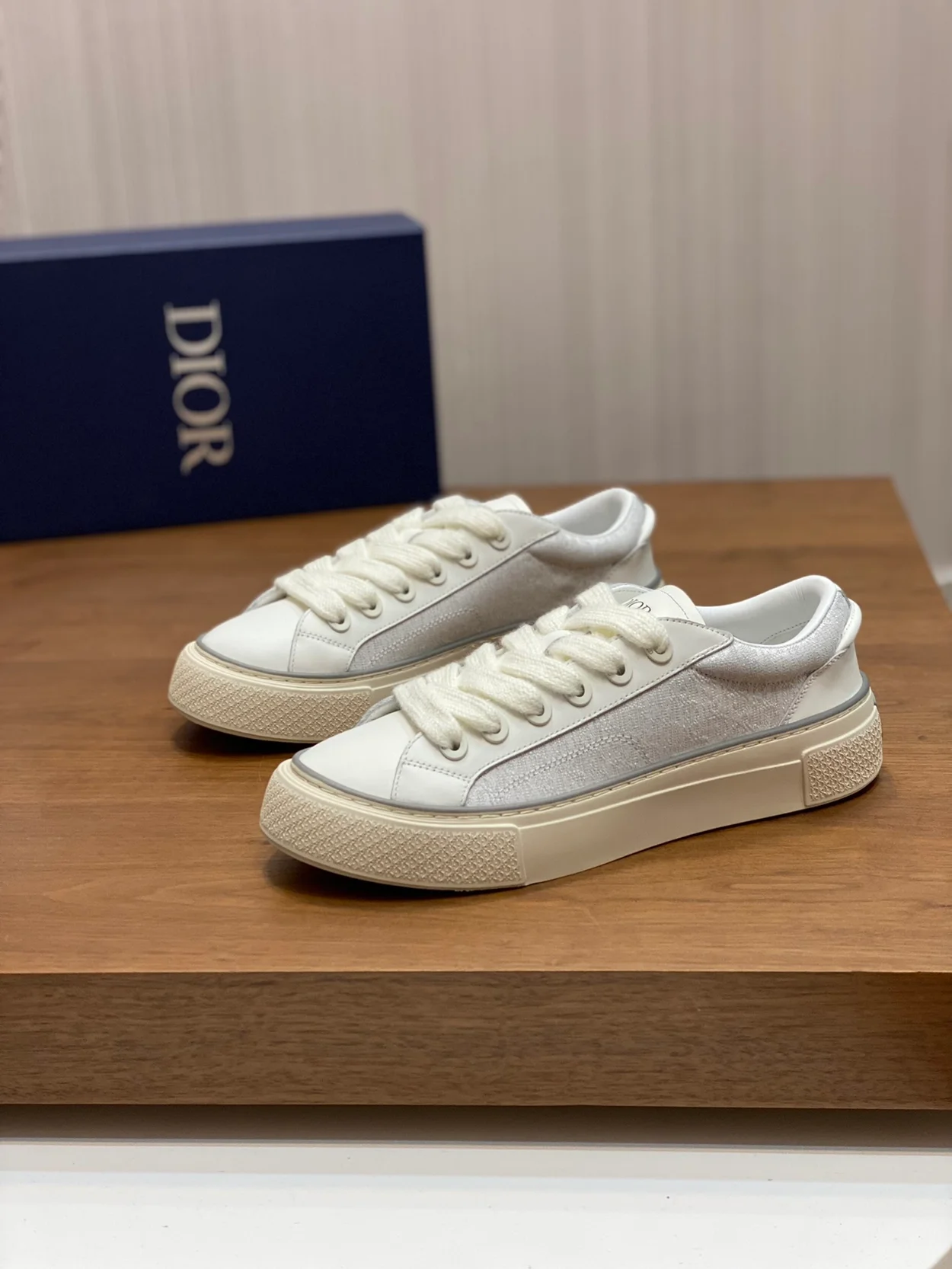 디올 B33 스니커즈 화이트 스무스