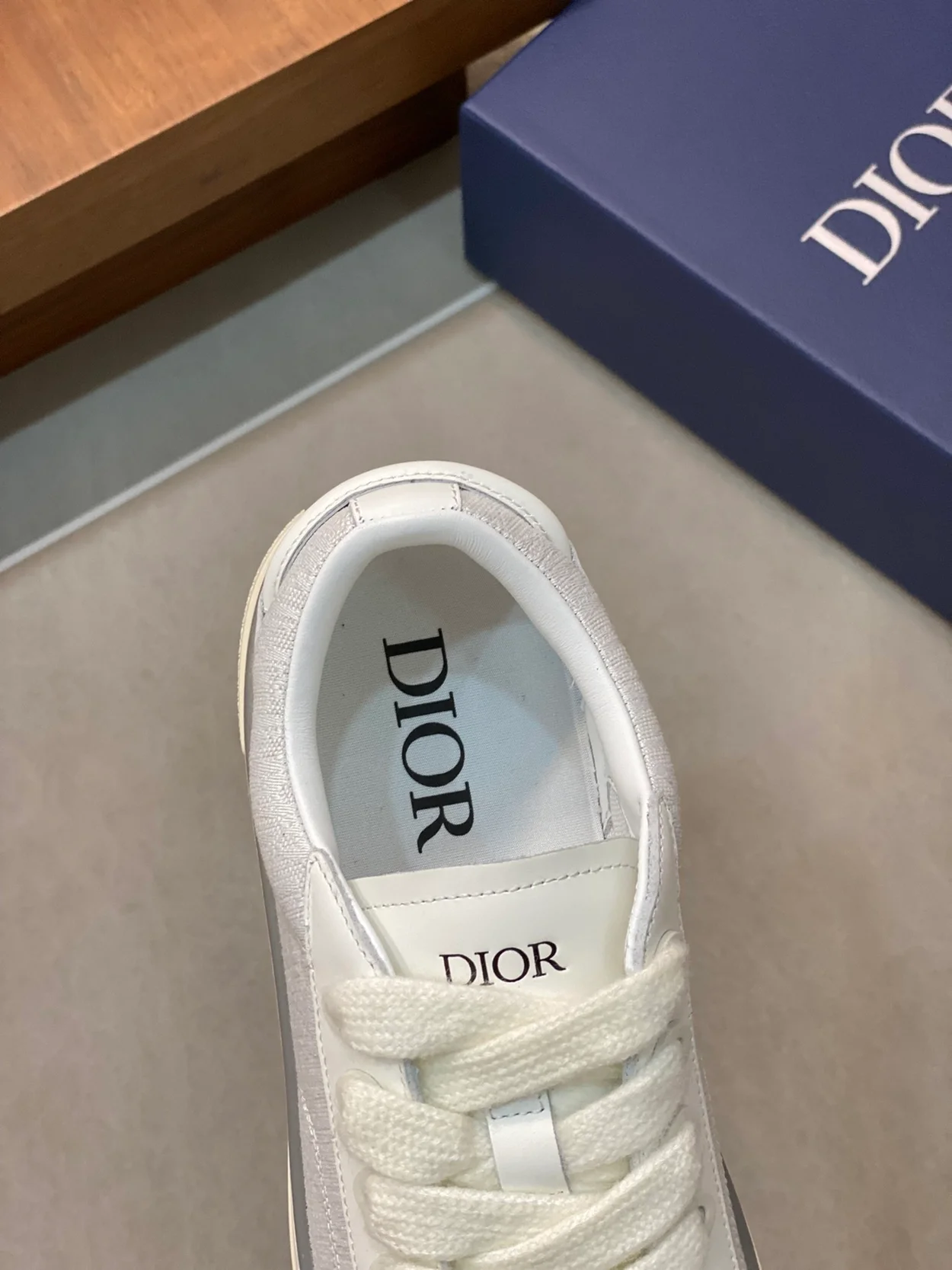 디올 B33 스니커즈 화이트 스무스