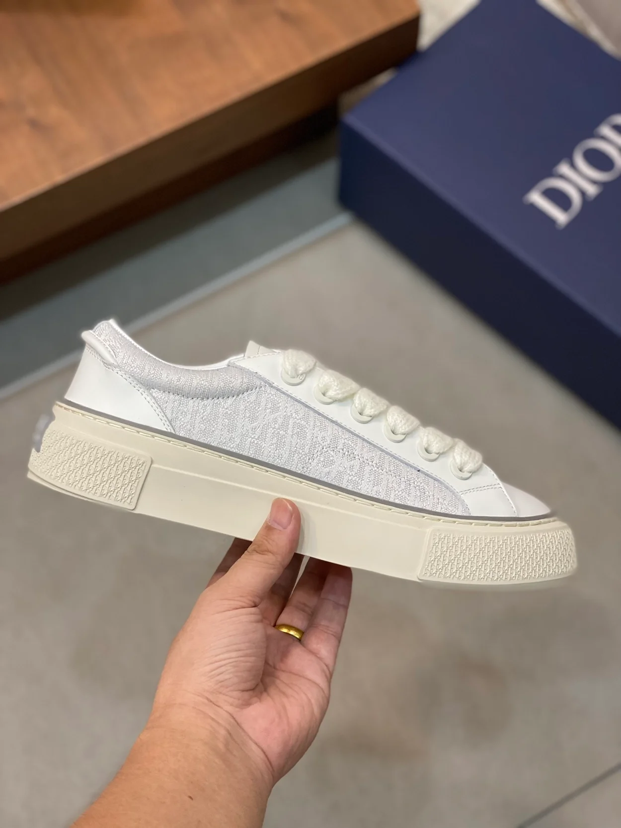 디올 B33 스니커즈 화이트 스무스