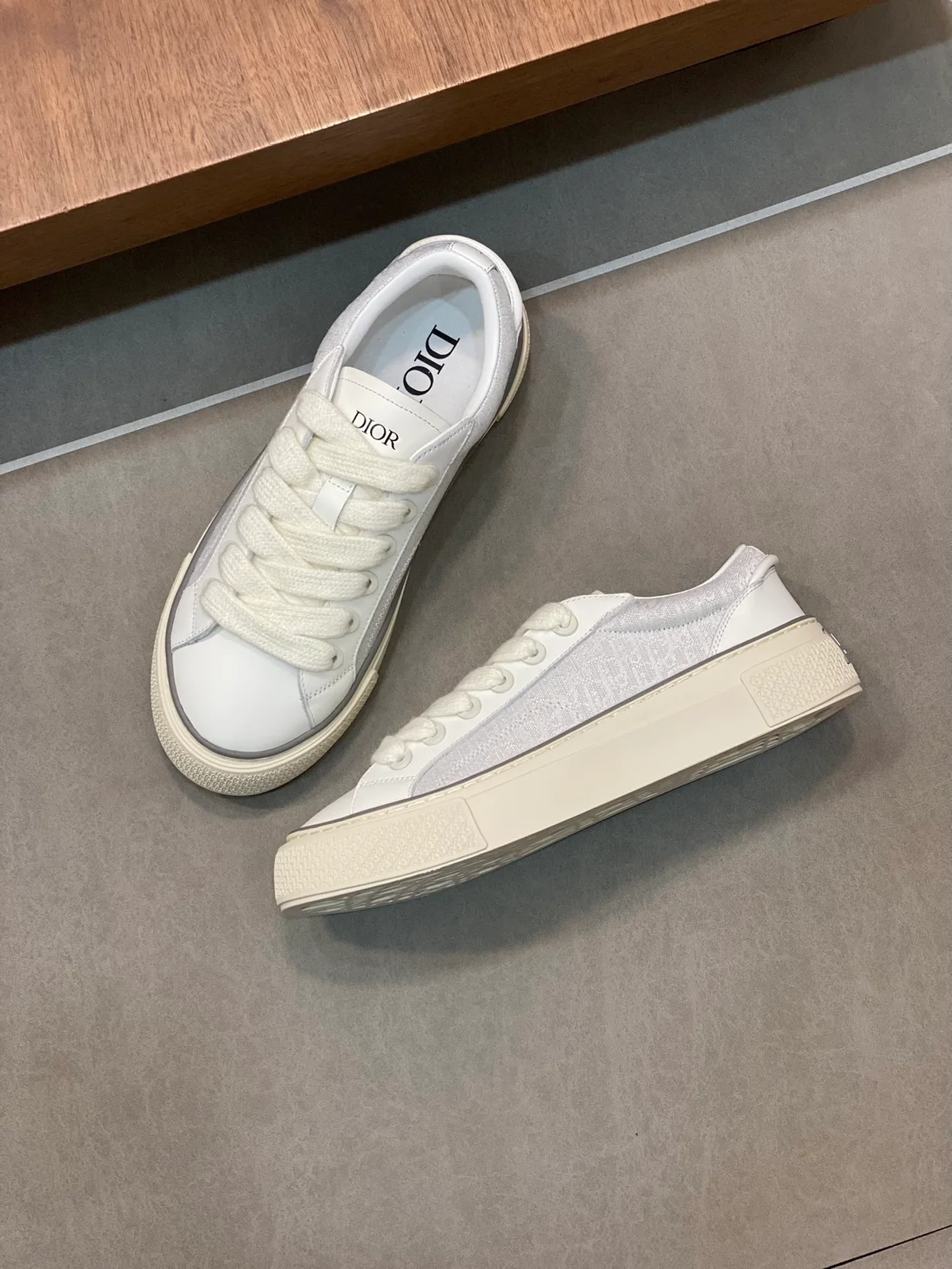 디올 B33 스니커즈 화이트 스무스