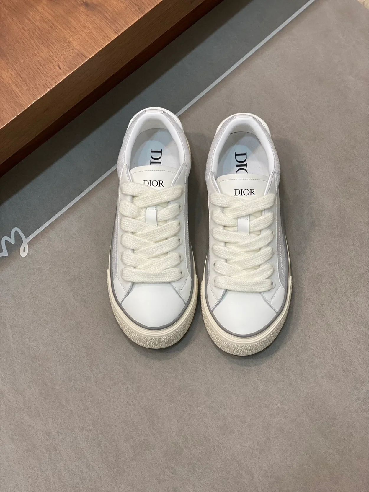 디올 B33 스니커즈 화이트 스무스