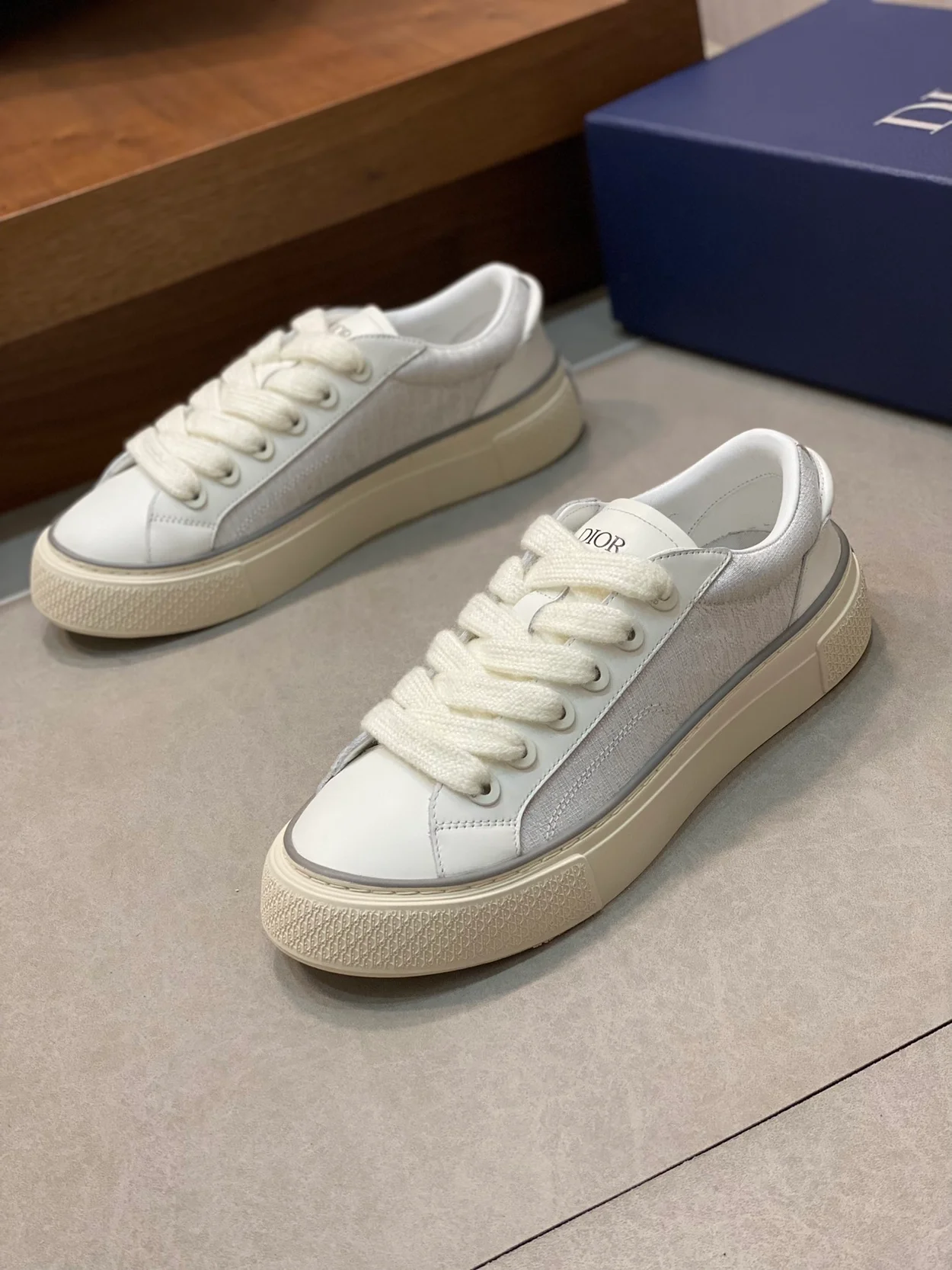 디올 B33 스니커즈 화이트 스무스