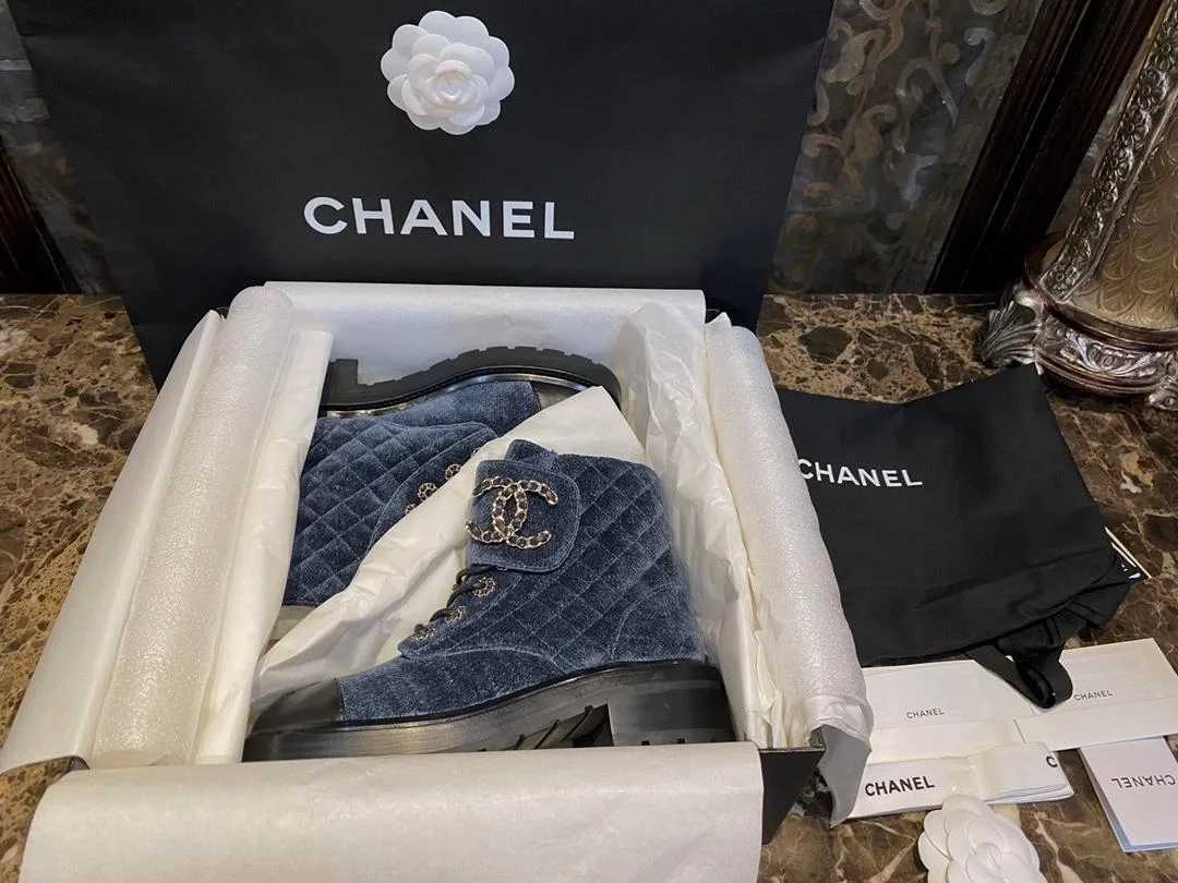 샤넬 레이스업 퀼팅 컴뱃 부츠 데님