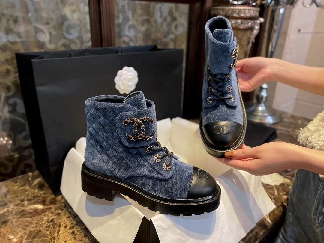샤넬 레이스업 퀼팅 컴뱃 부츠 데님