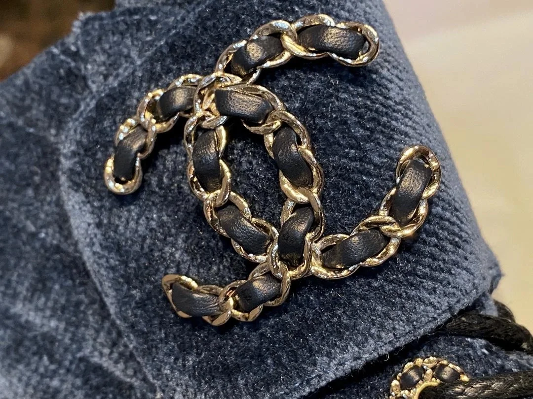 샤넬 레이스업 퀼팅 컴뱃 부츠 데님