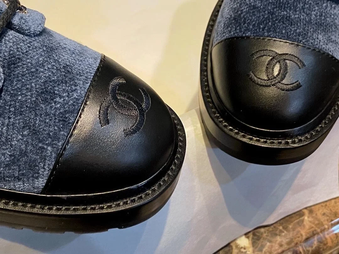 샤넬 레이스업 퀼팅 컴뱃 부츠 데님