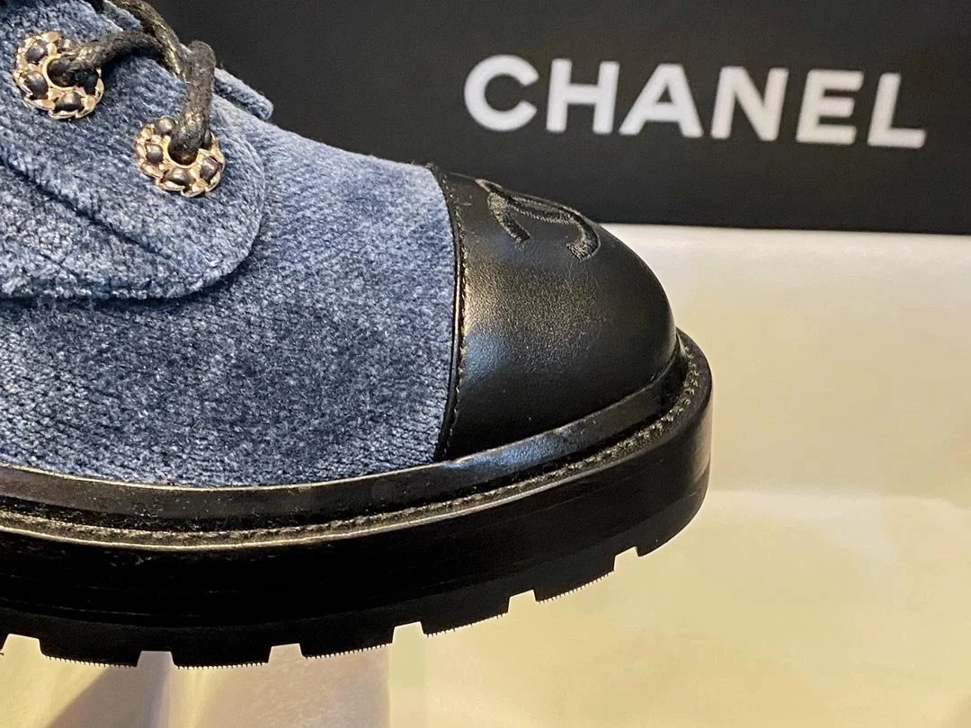 샤넬 레이스업 퀼팅 컴뱃 부츠 데님