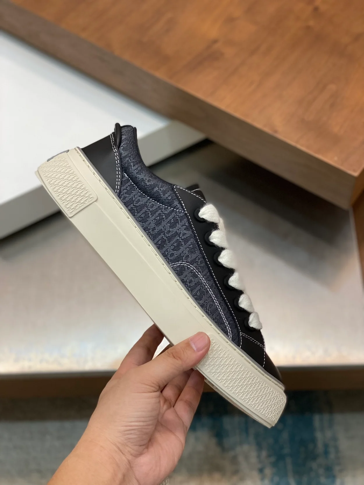 디올 B33 스니커즈 블랙 스무스