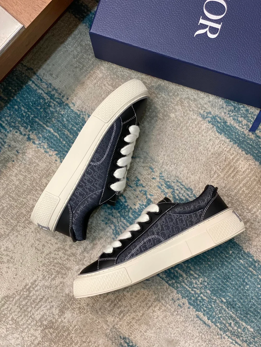 디올 B33 스니커즈 블랙 스무스