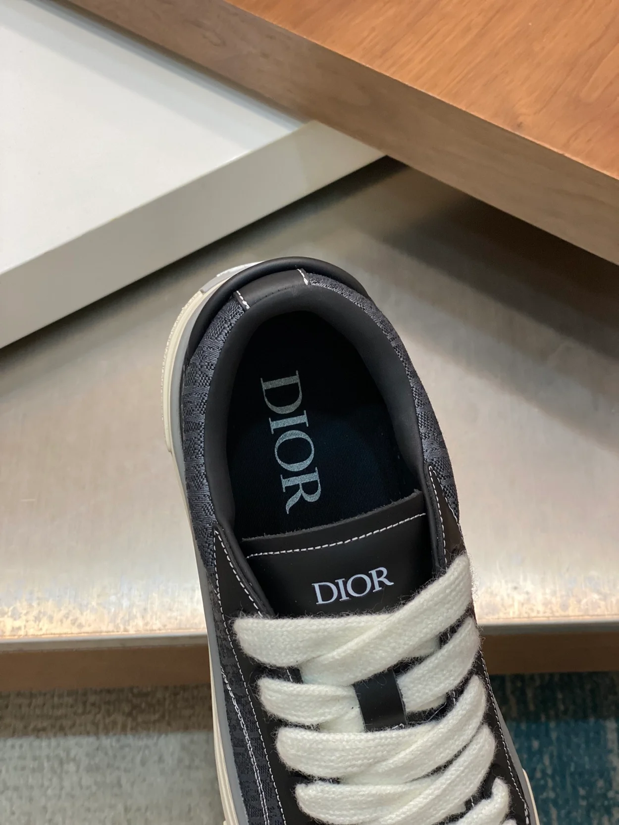 디올 B33 스니커즈 블랙 스무스