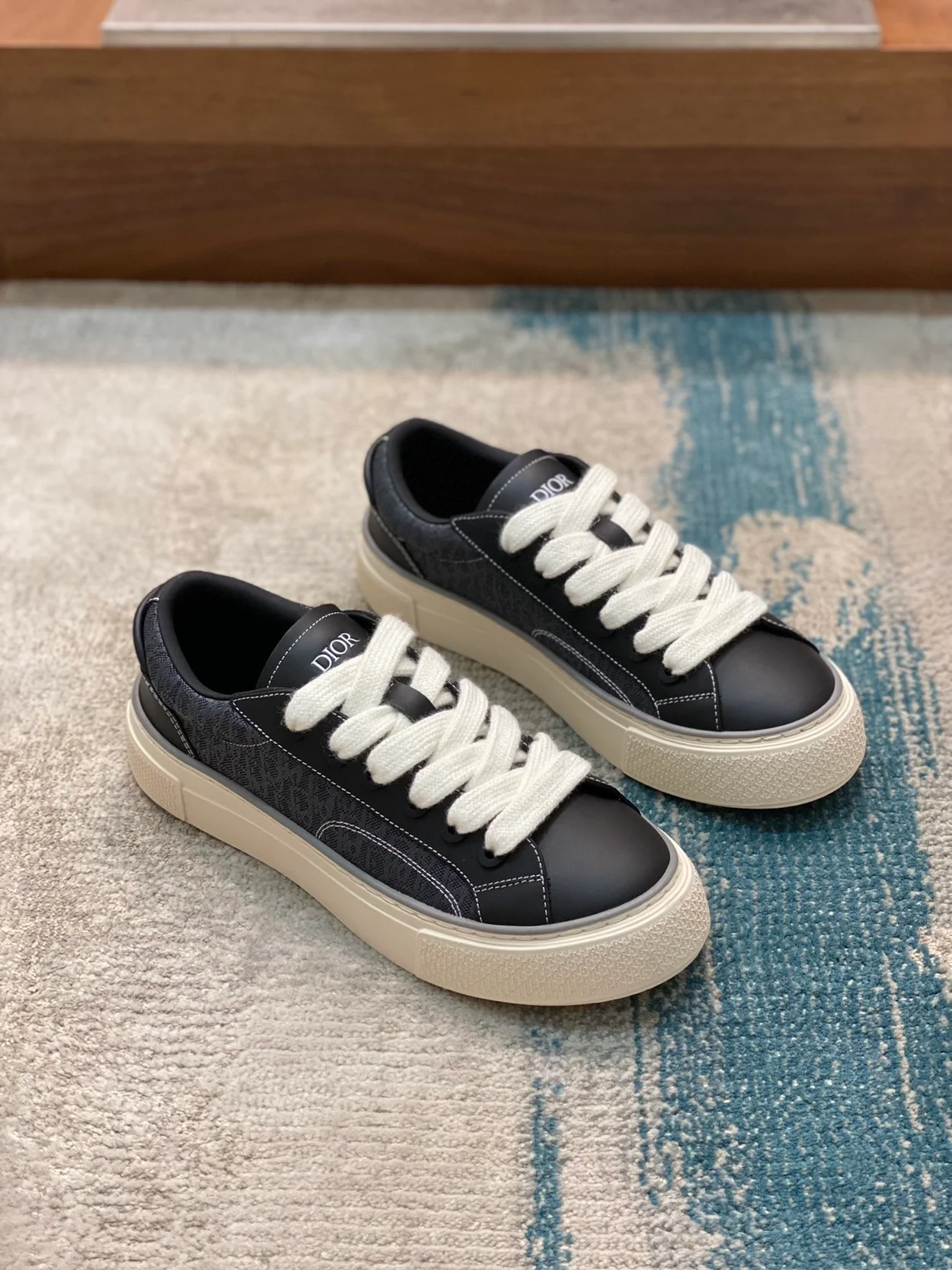 디올 B33 스니커즈 블랙 스무스