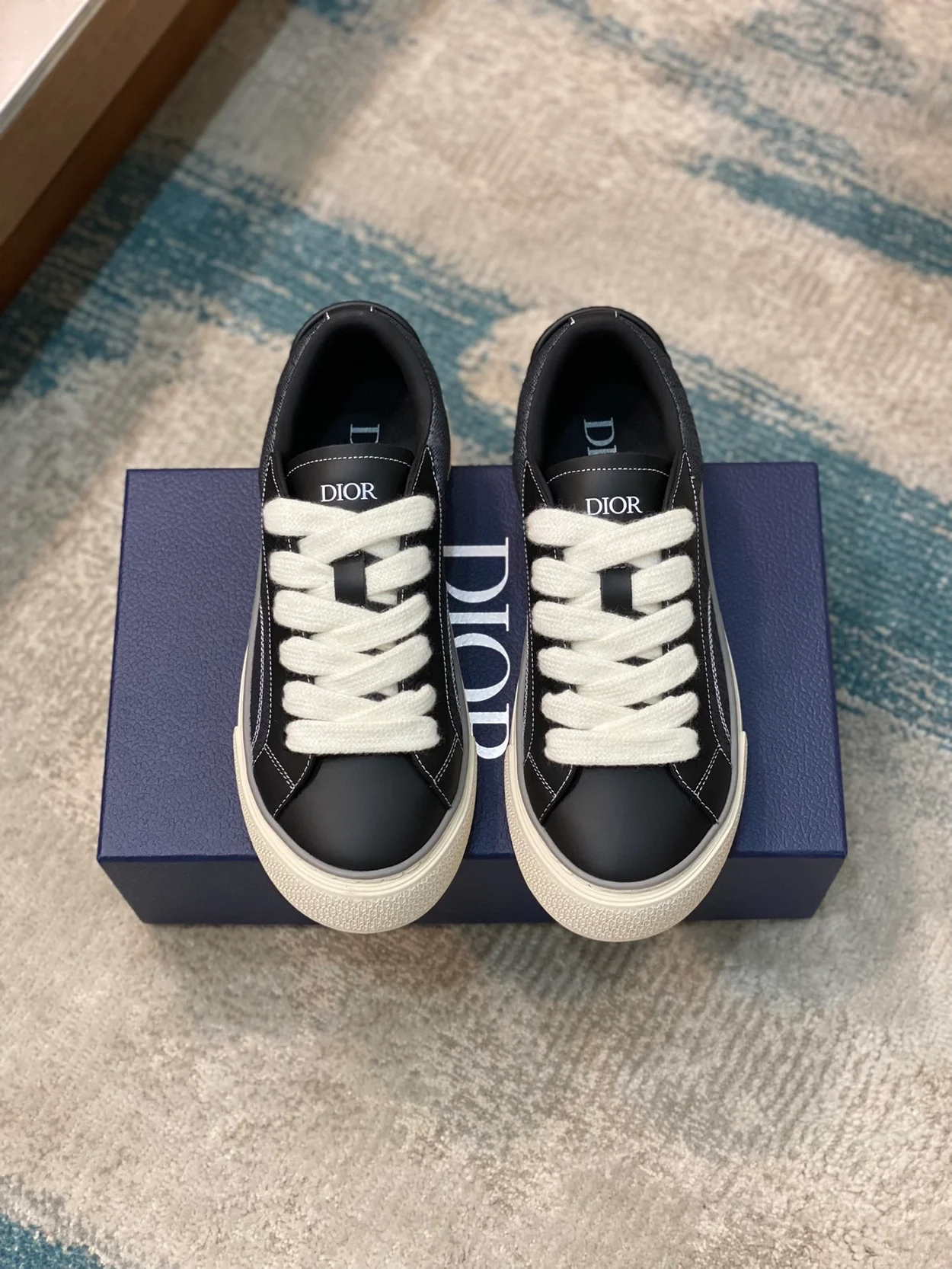 디올 B33 스니커즈 블랙 스무스