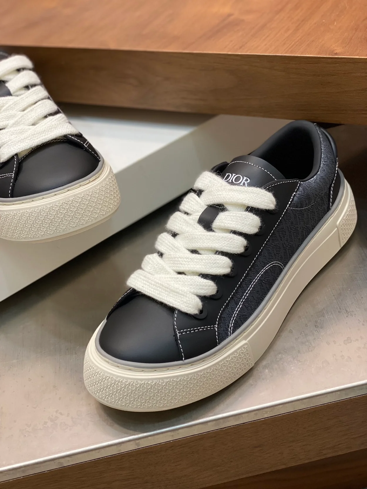 디올 B33 스니커즈 블랙 스무스