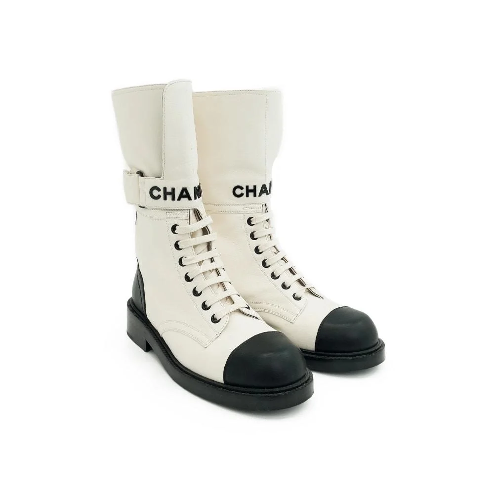 샤넬 레이스업 램스킨 카프스킨 부츠 화이트