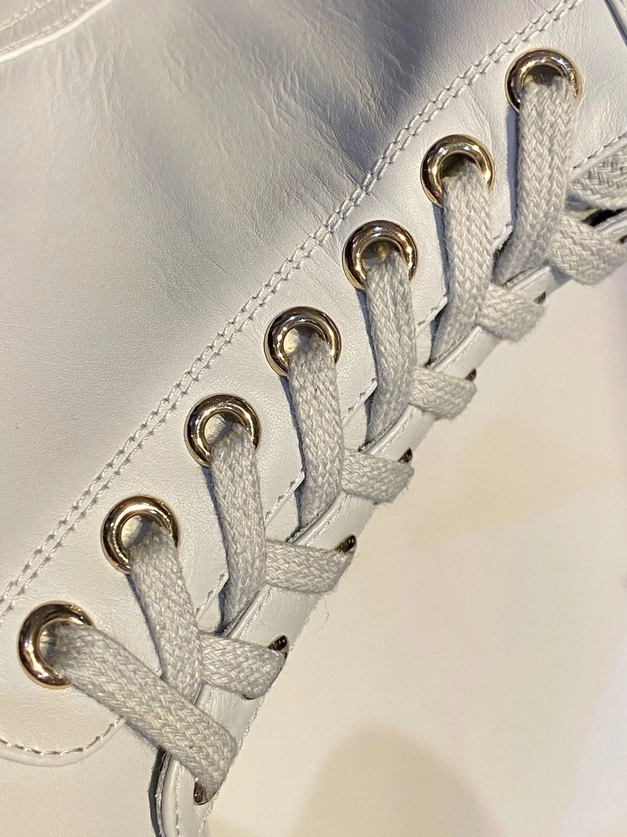 샤넬 레이스업 램스킨 카프스킨 부츠 화이트