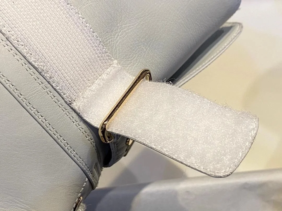 샤넬 레이스업 램스킨 카프스킨 부츠 화이트