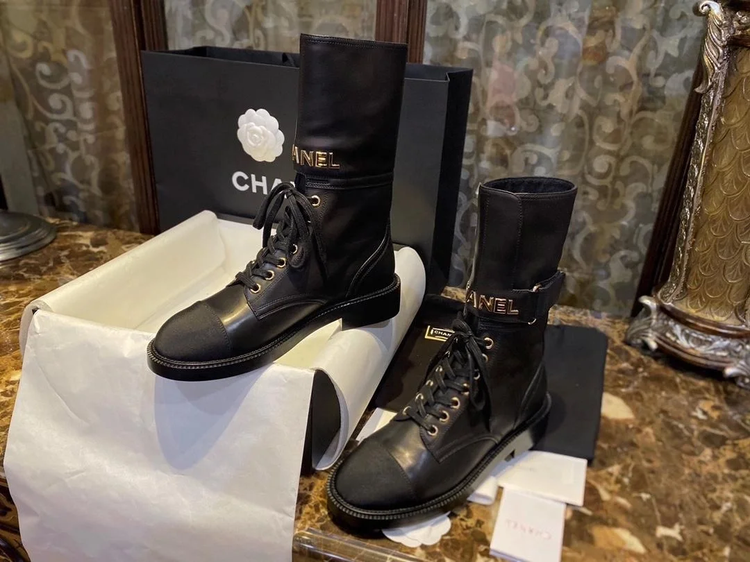 샤넬 레이스업 램스킨 카프스킨 부츠 블랙