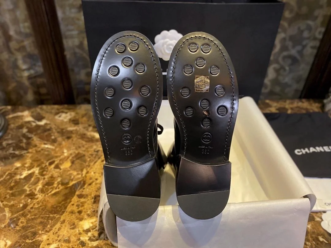 샤넬 레이스업 램스킨 카프스킨 부츠 블랙