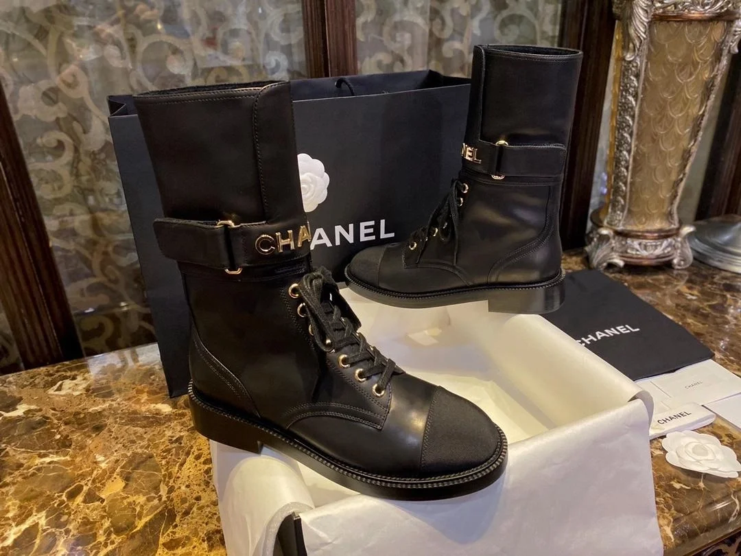 샤넬 레이스업 램스킨 카프스킨 부츠 블랙