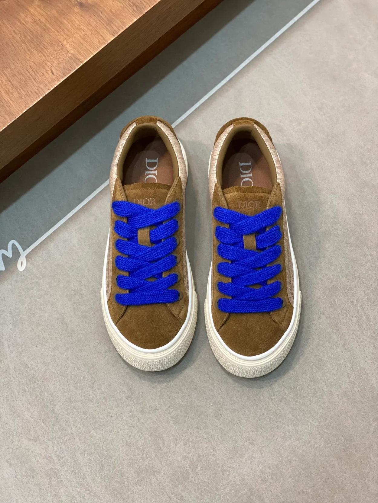 디올 B33 스니커즈 브라운&크림