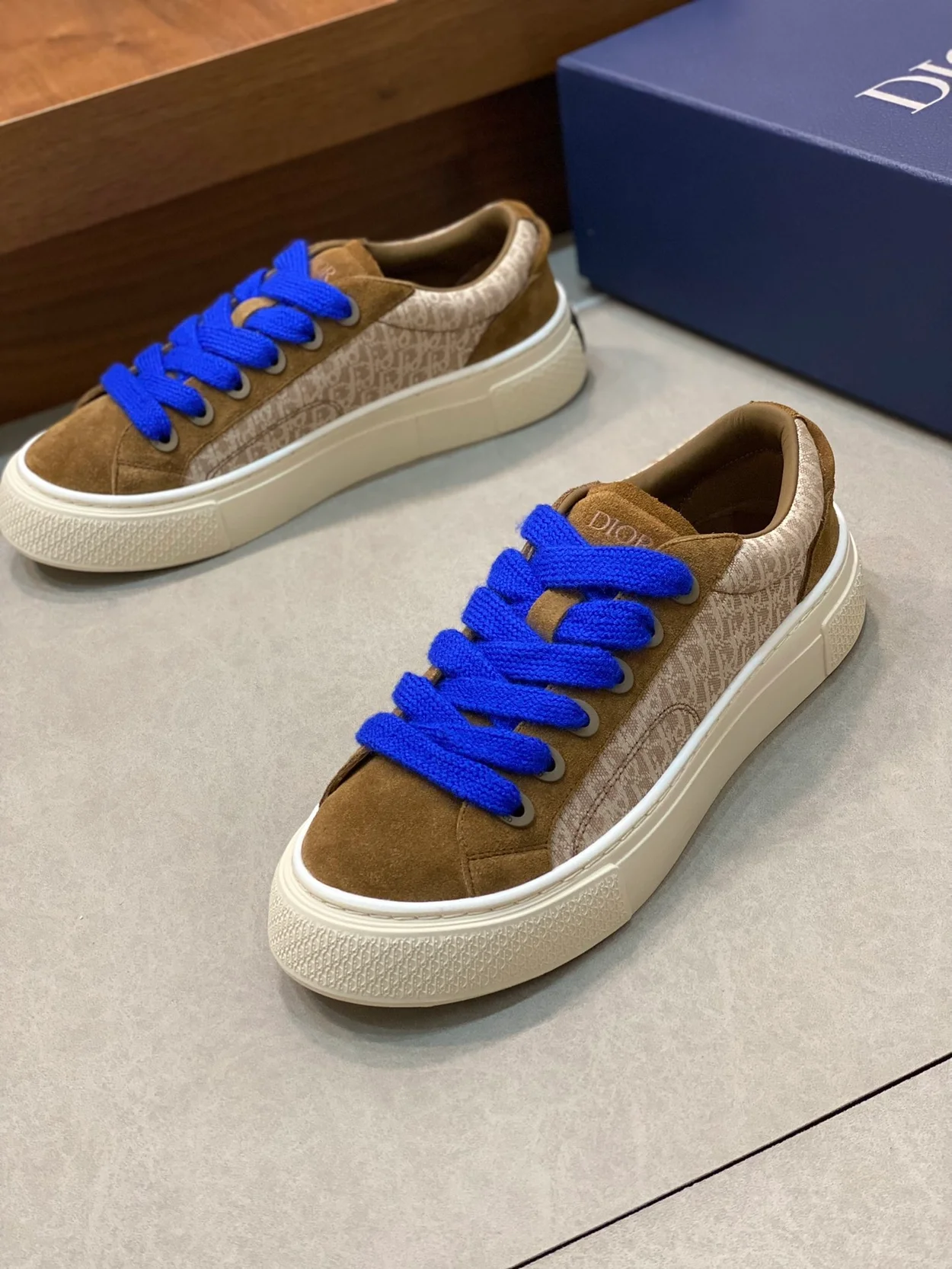 디올 B33 스니커즈 브라운&크림