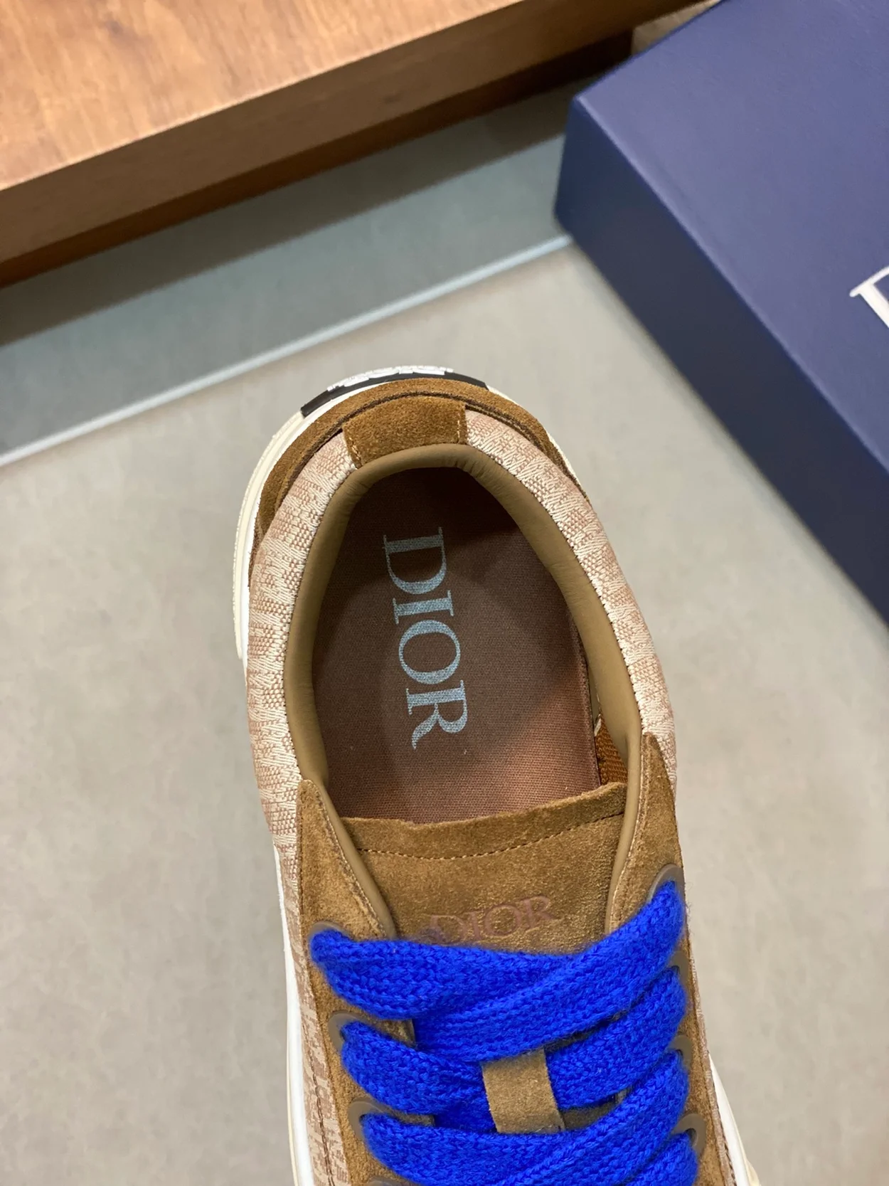 디올 B33 스니커즈 브라운&크림