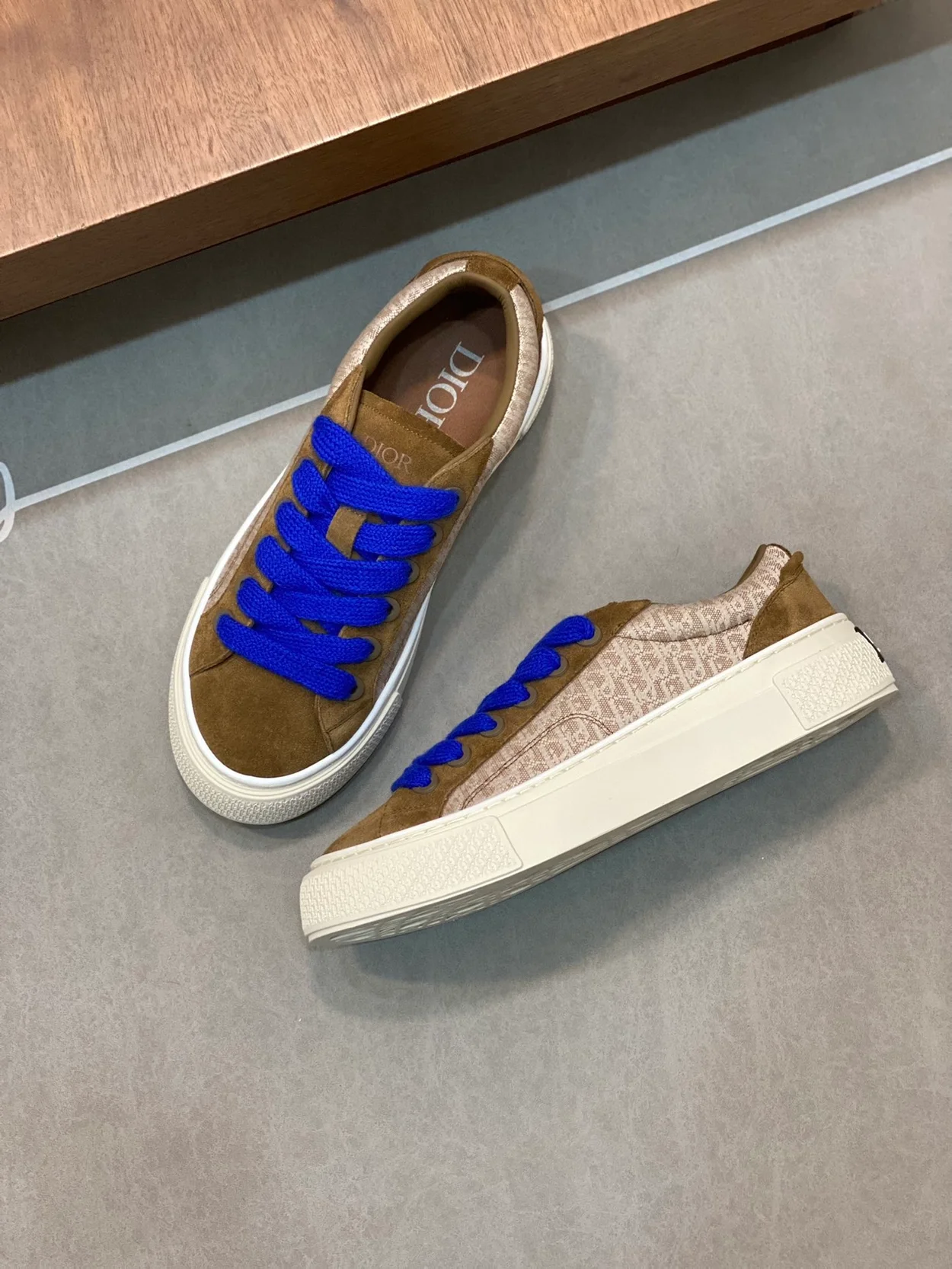 디올 B33 스니커즈 브라운&크림