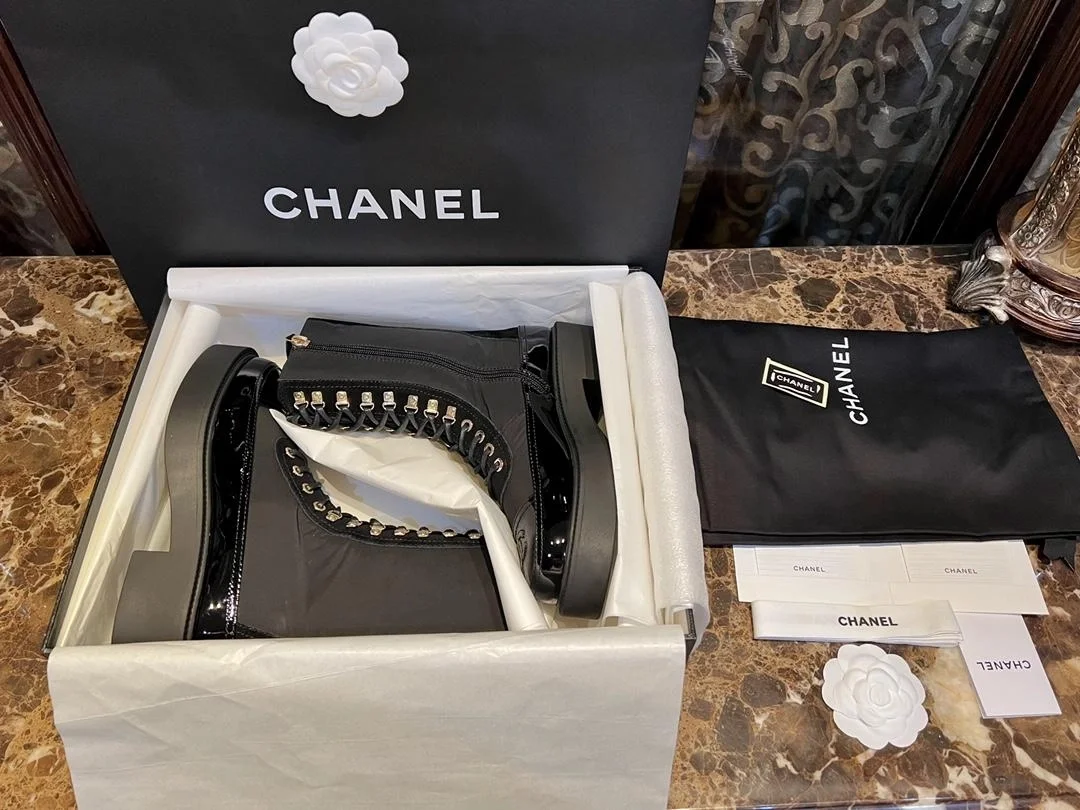 샤넬 레이스업 나일론 스웨이드 페이턴트 카프스킨 부츠