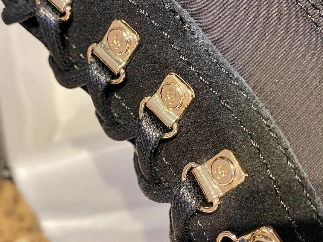 샤넬 레이스업 나일론 스웨이드 페이턴트 카프스킨 부츠