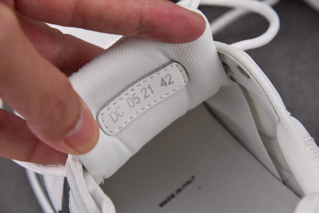 디올 B30 스니커즈 화이트 메시 & 테크니컬 패브릭