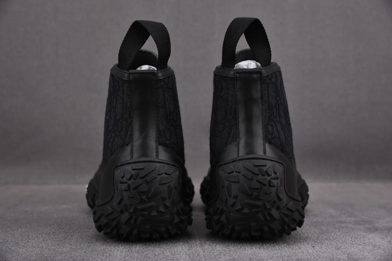 디올 B28 하이탑 스니커즈 블랙 러버