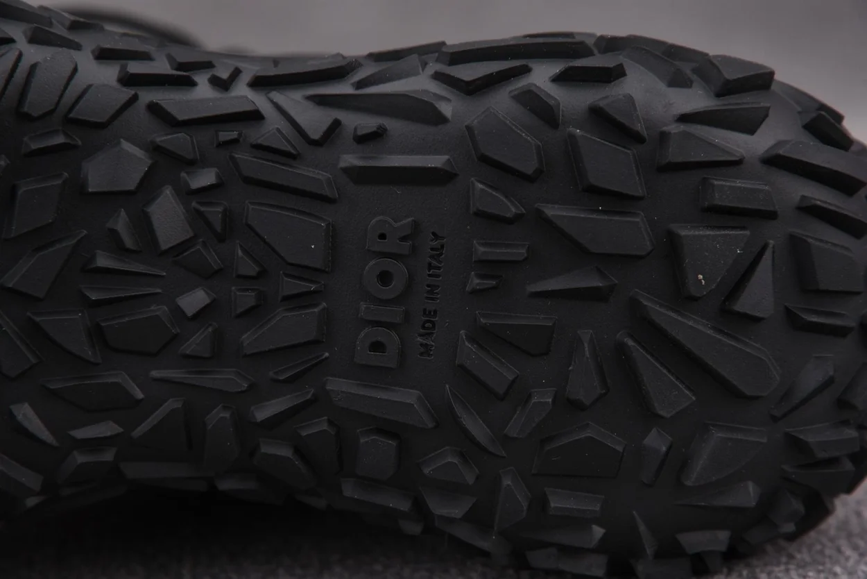 디올 B28 하이탑 스니커즈 블랙 러버