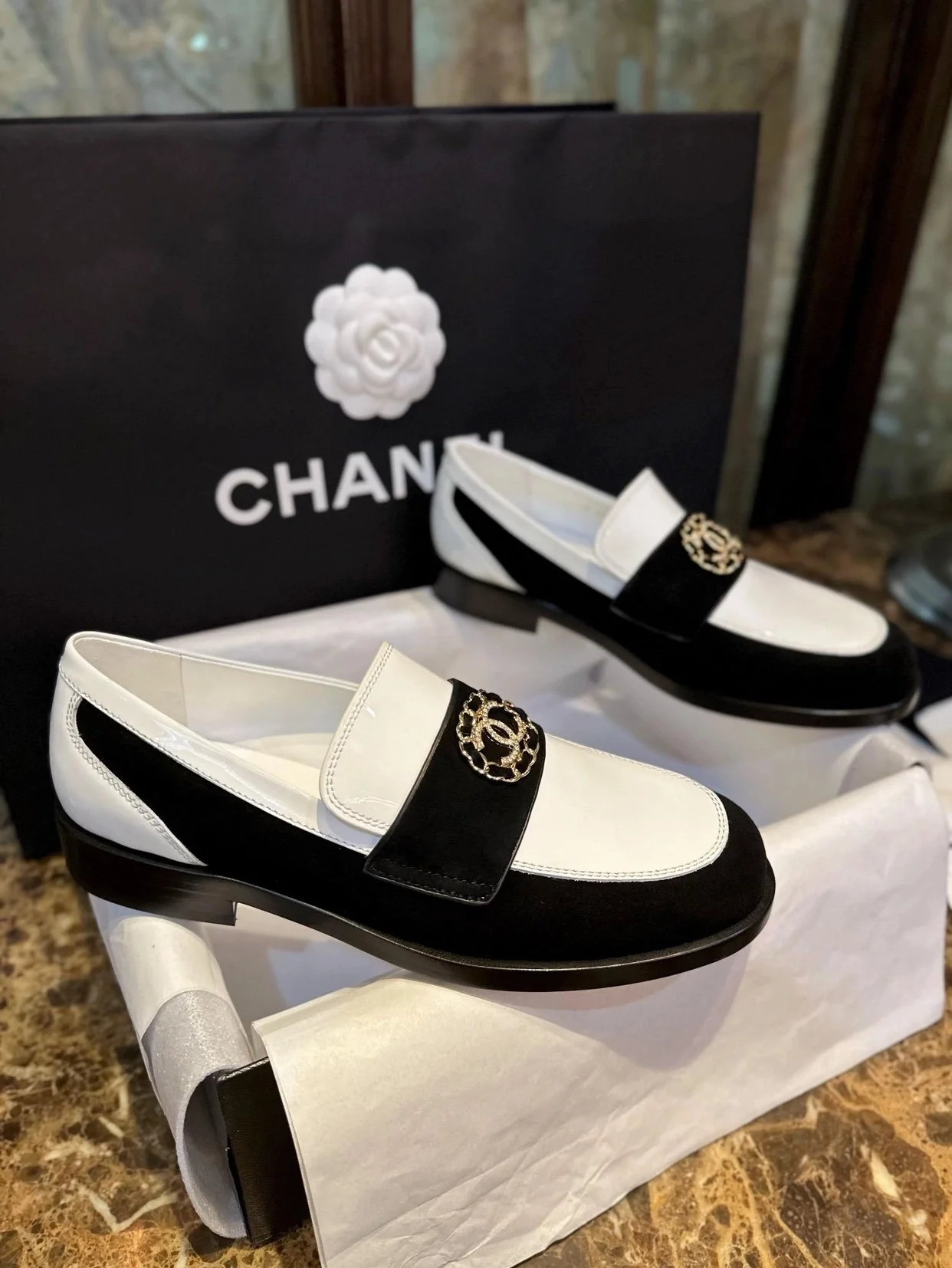 샤넬 로퍼 페이턴트 카프스킨 메탈 블랙 화이트