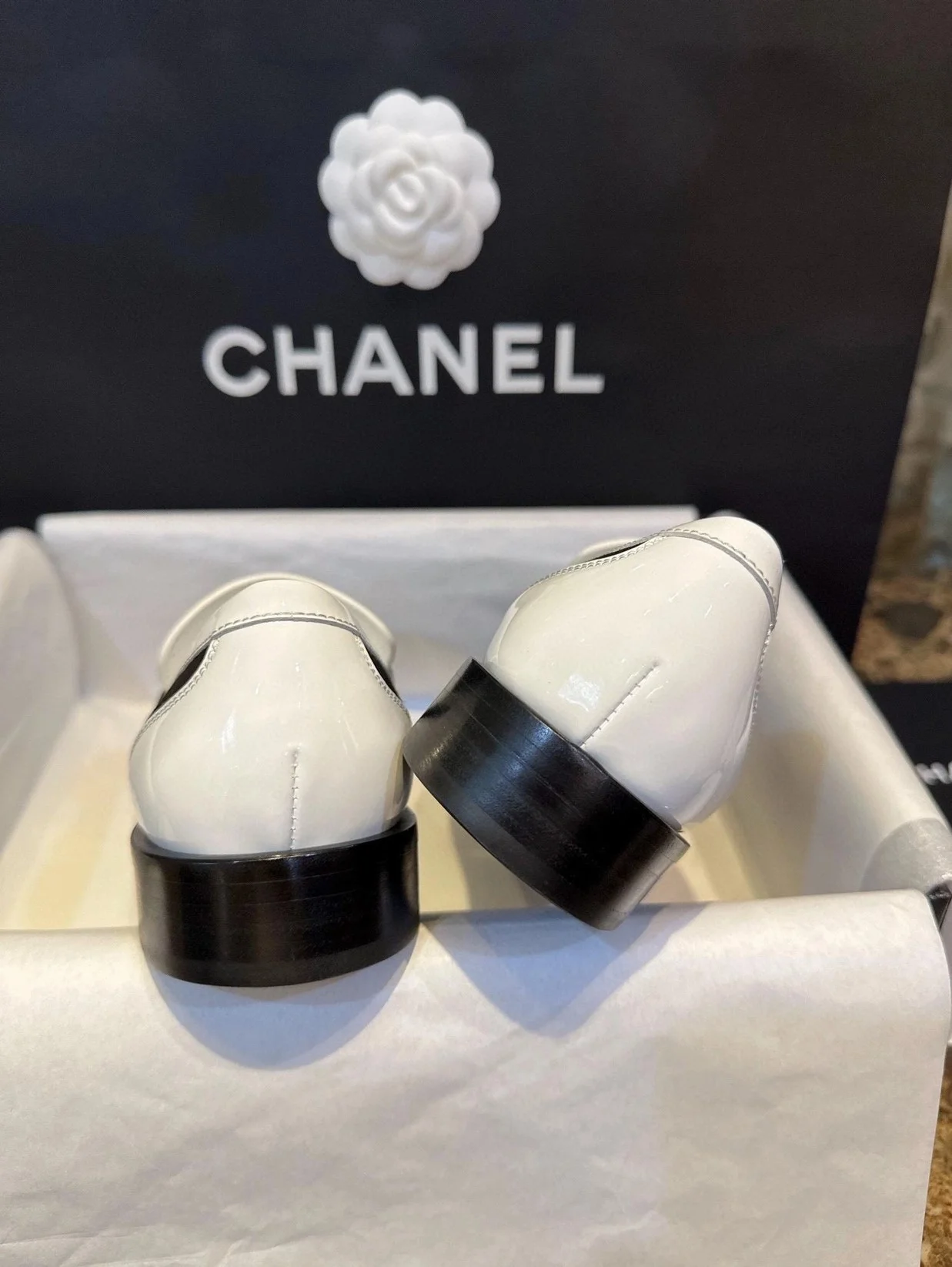 샤넬 로퍼 페이턴트 카프스킨 메탈 블랙 화이트