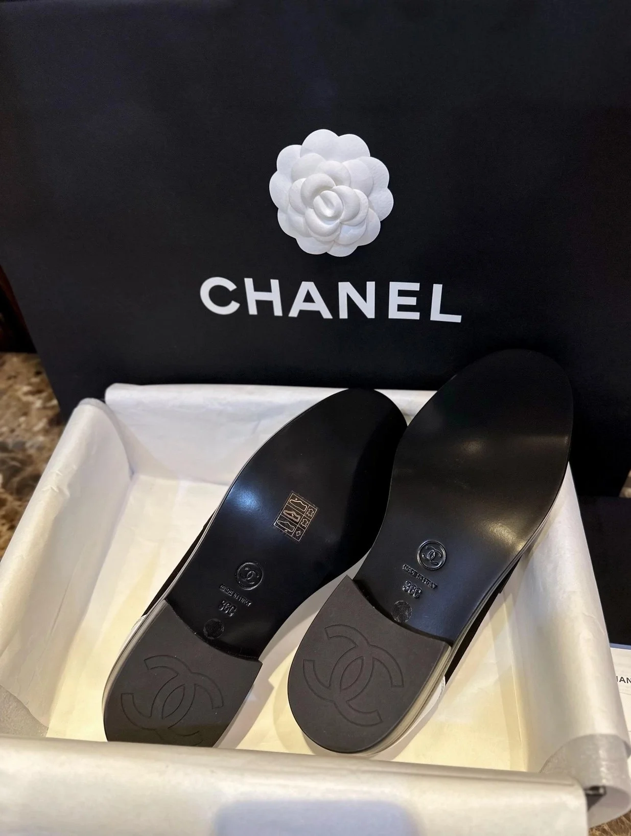 샤넬 로퍼 페이턴트 카프스킨 메탈 블랙 화이트