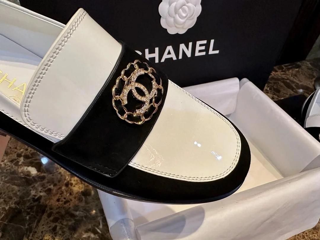 샤넬 로퍼 페이턴트 카프스킨 메탈 블랙 화이트