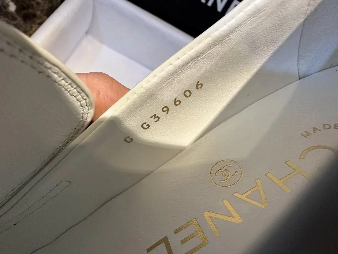 샤넬 로퍼 페이턴트 카프스킨 메탈 블랙 화이트