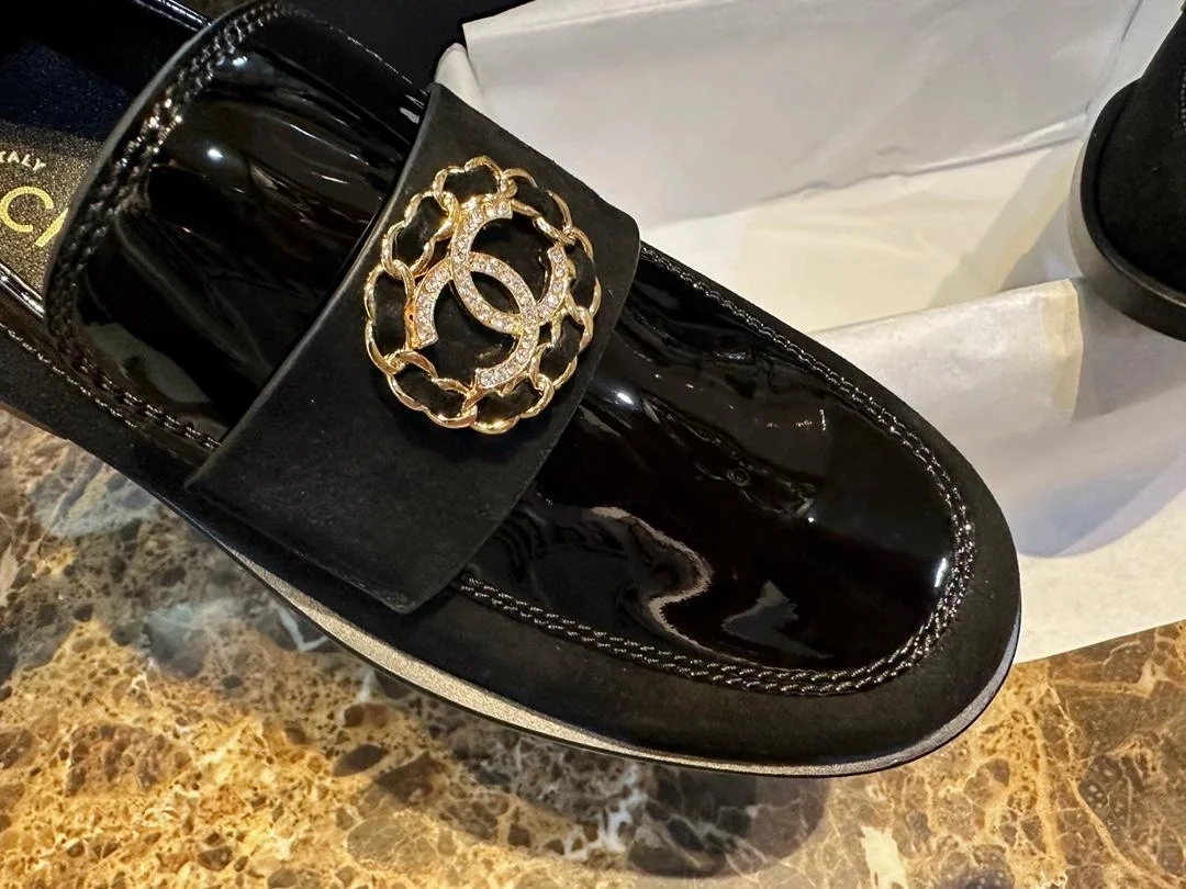 샤넬 로퍼 페이턴트 카프스킨 메탈 블랙