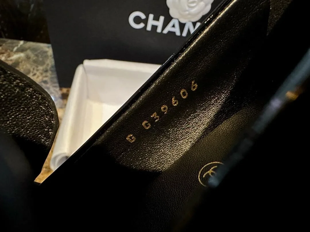 샤넬 로퍼 페이턴트 카프스킨 메탈 블랙