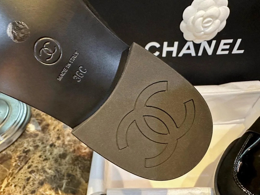 샤넬 로퍼 페이턴트 카프스킨 메탈 블랙