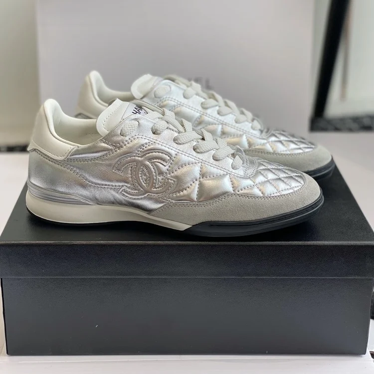 샤넬 스니커즈 카프스킨 실버