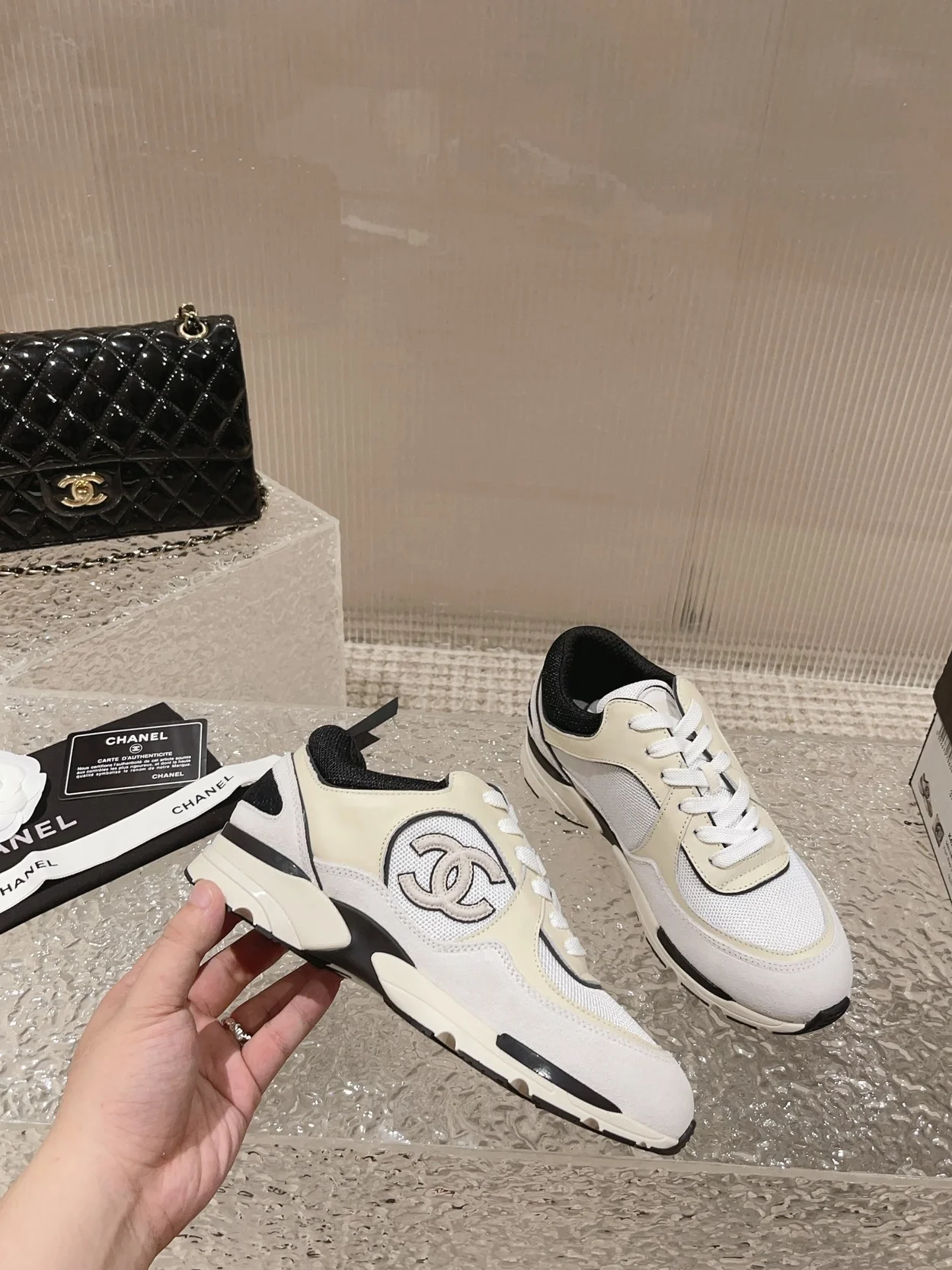 샤넬 메쉬 스웨이드 실버&라이트 그레이