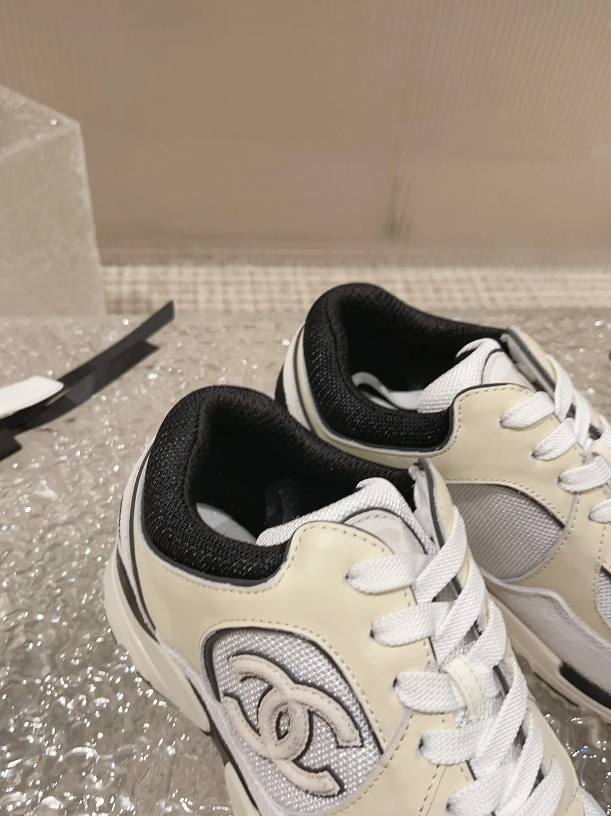 샤넬 메쉬 스웨이드 실버&라이트 그레이